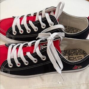 SKICKS Louisville Cardinals low-top shoes in black and red canvas.